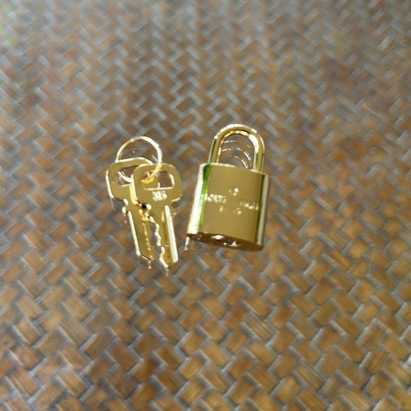 🍓LV Lock and Key #315 - Picture 7 of 10